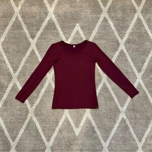 Uniqlo Heattech Extra Warm Long Sleeve Shirt in Maroon Burgundy (Size Small)